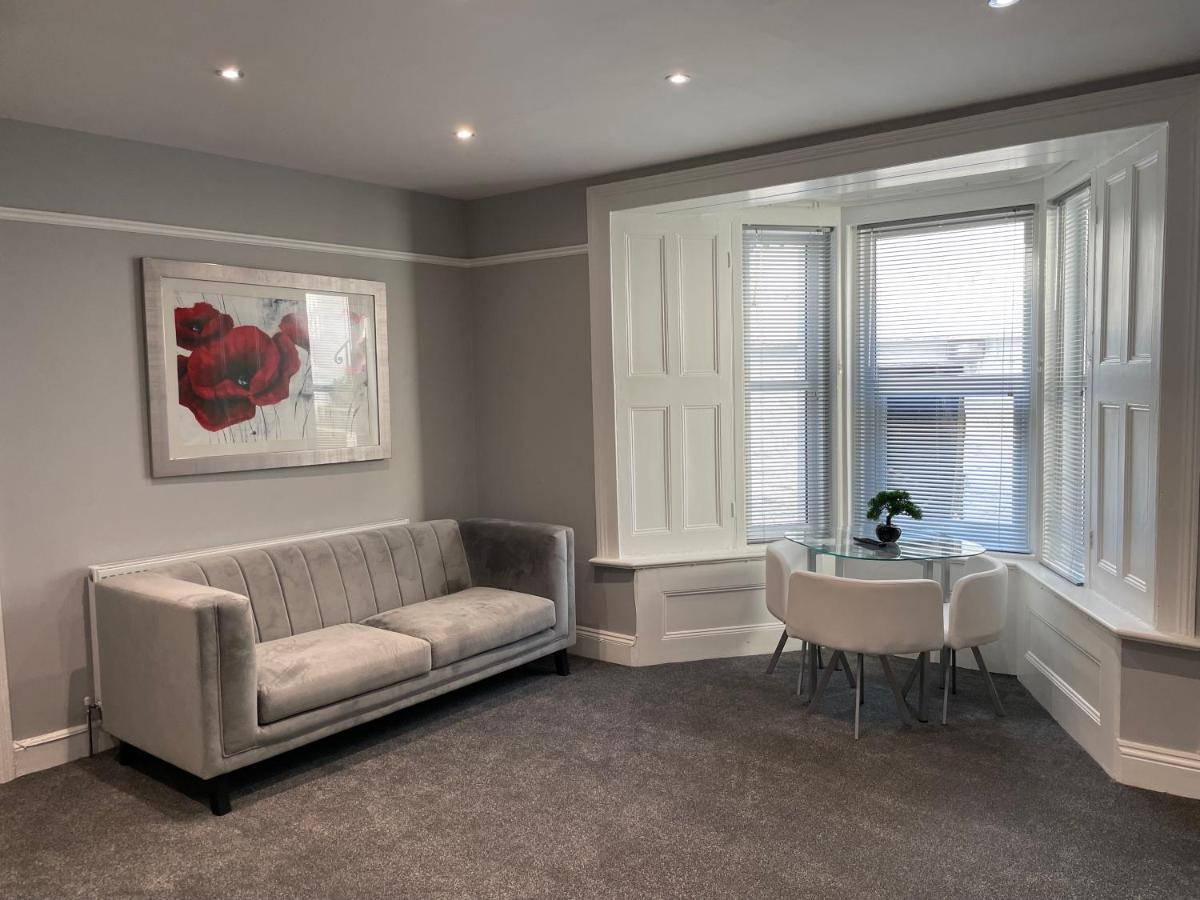 Large 1 Bedroom Flat With Private Parking Plymouth Exterior photo