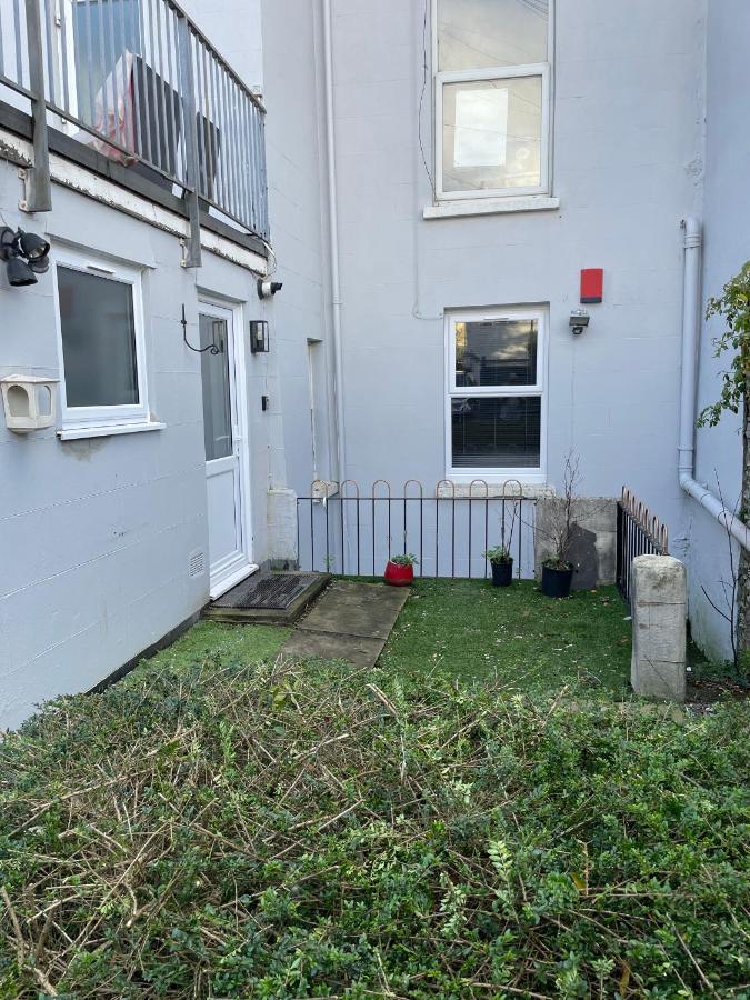 Large 1 Bedroom Flat With Private Parking Plymouth Exterior photo